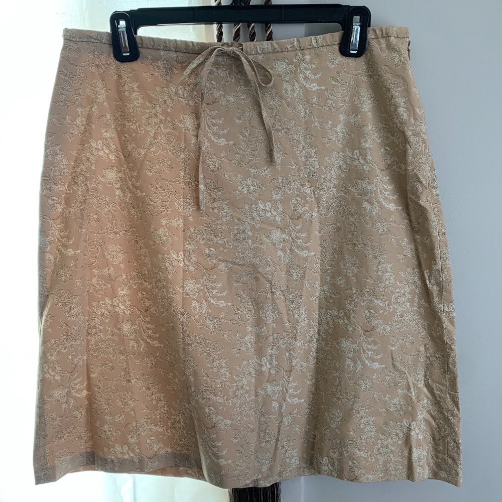 Gap skirt